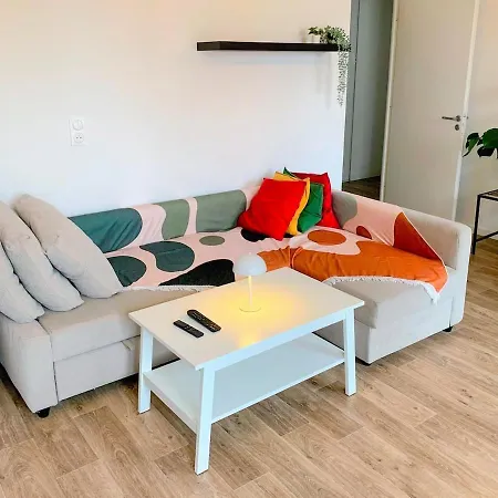 Elegant With Private Parking, Close To Paris Apartment