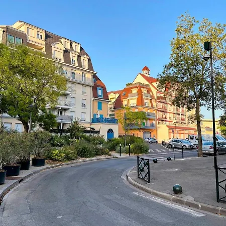 Elegant With Private Parking, Close To Paris *